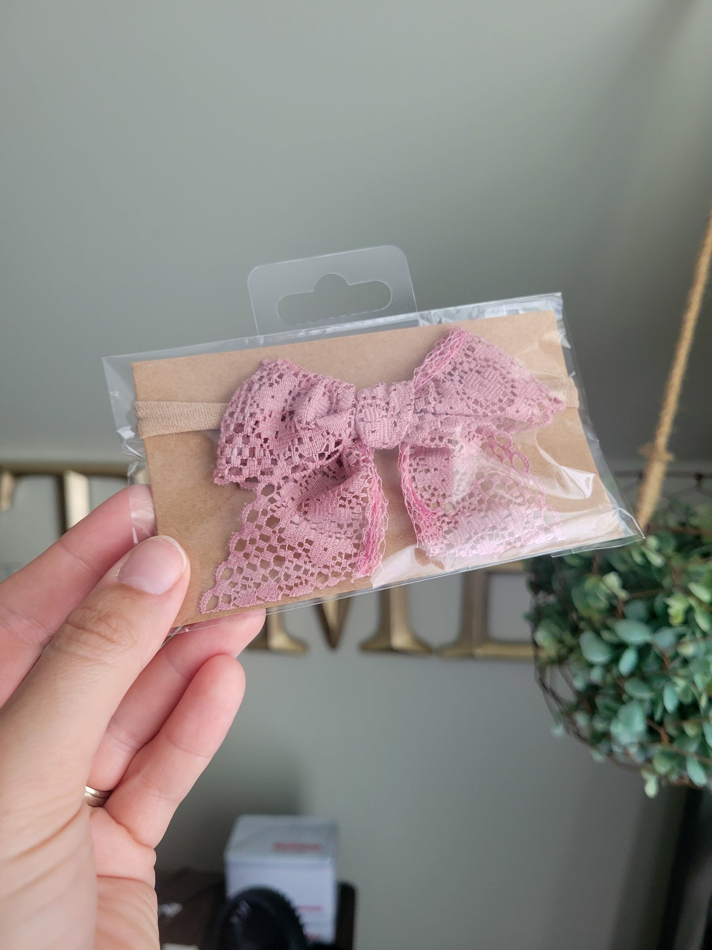 1 Pack Lauretta Lace Bow on Nylon