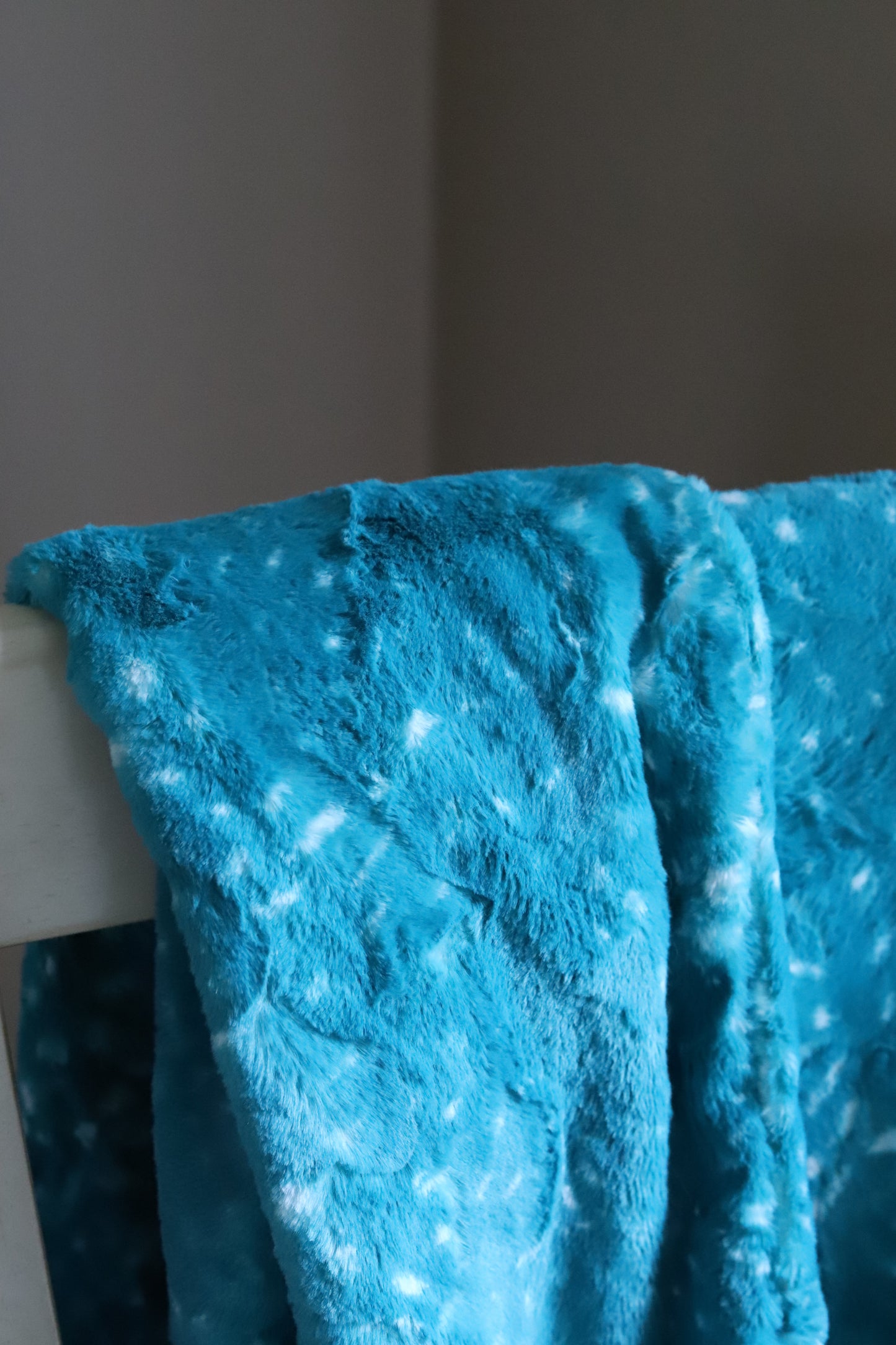 Adult Luxe Minky Blanket