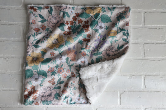 Stella Modern Vintage Floral Lovey